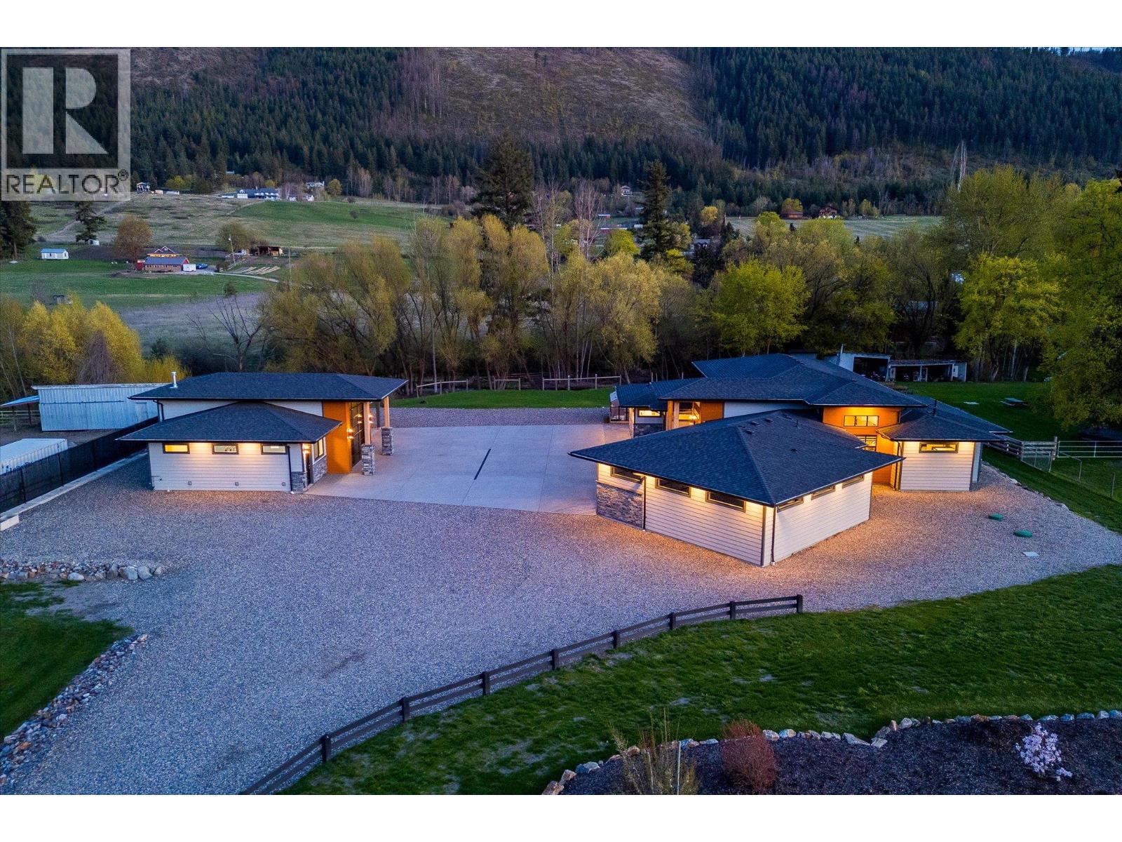 7260 Highway 6, Coldstream