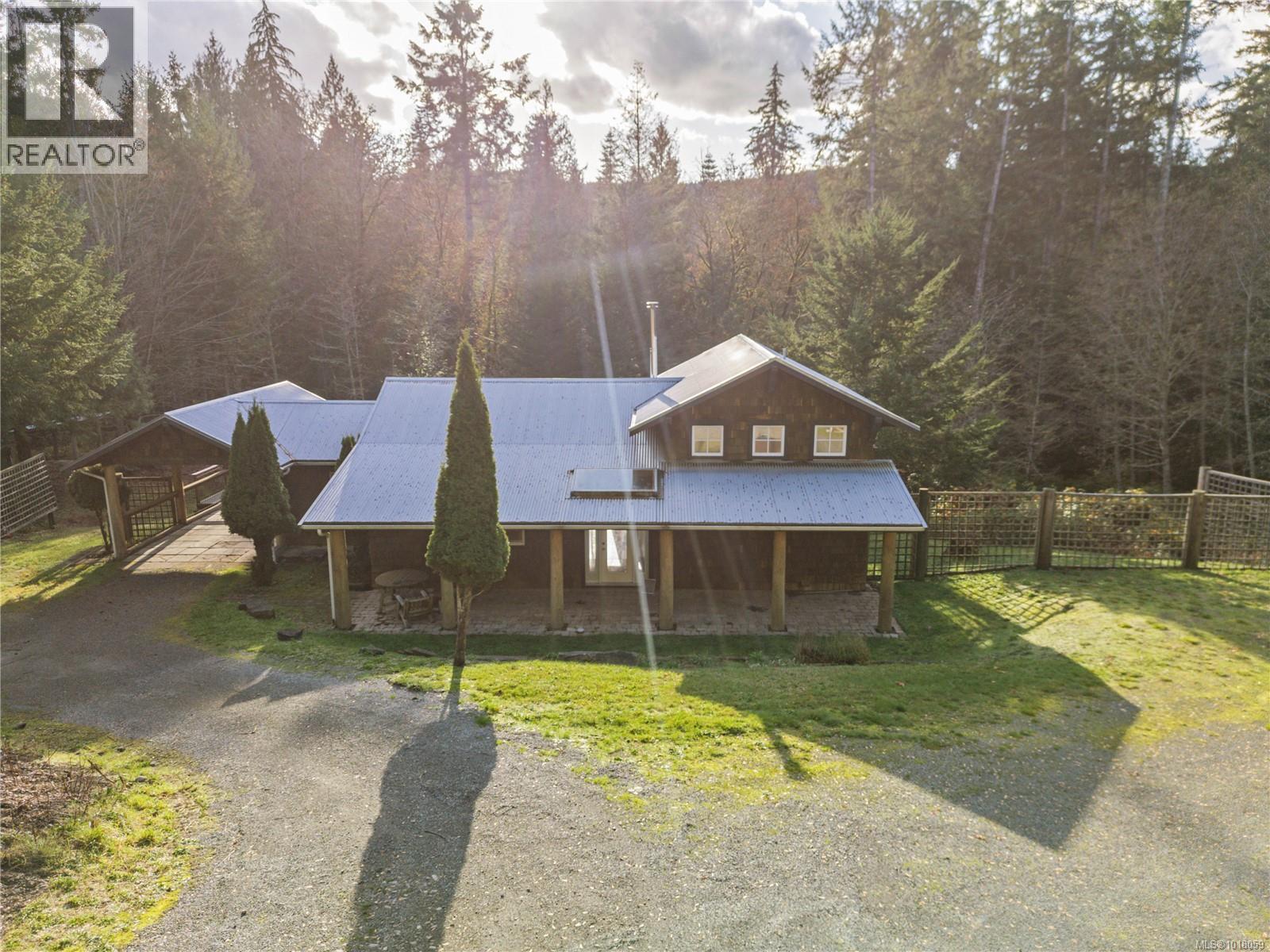 211 Long Harbour Rd - Photo 2 of 32, Salt Spring, British Columbia