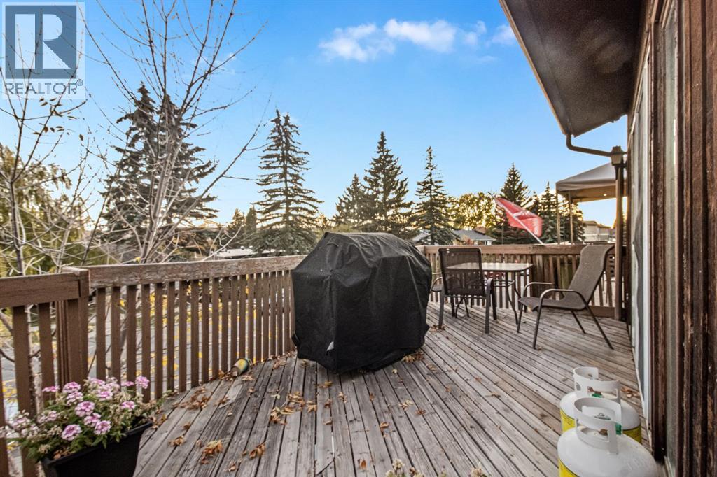 Single Family House for Sale in  Silver Springs Road NW Silver Springs Calgary 