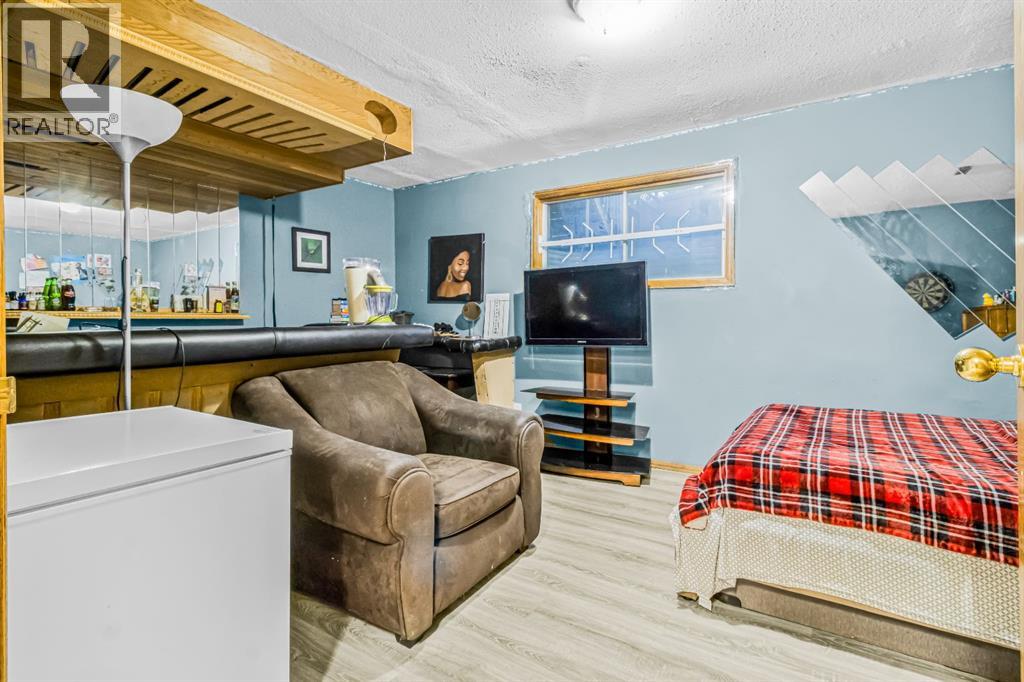 Single Family House for Sale in  Silver Springs Road NW Silver Springs Calgary 