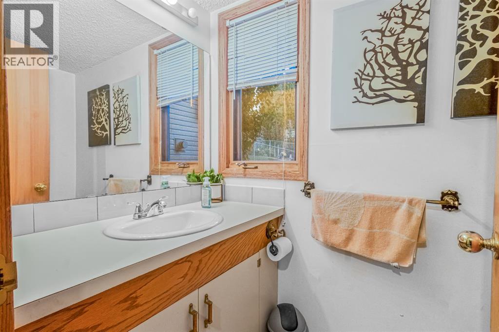 Single Family House for Sale in  Silver Springs Road NW Silver Springs Calgary 