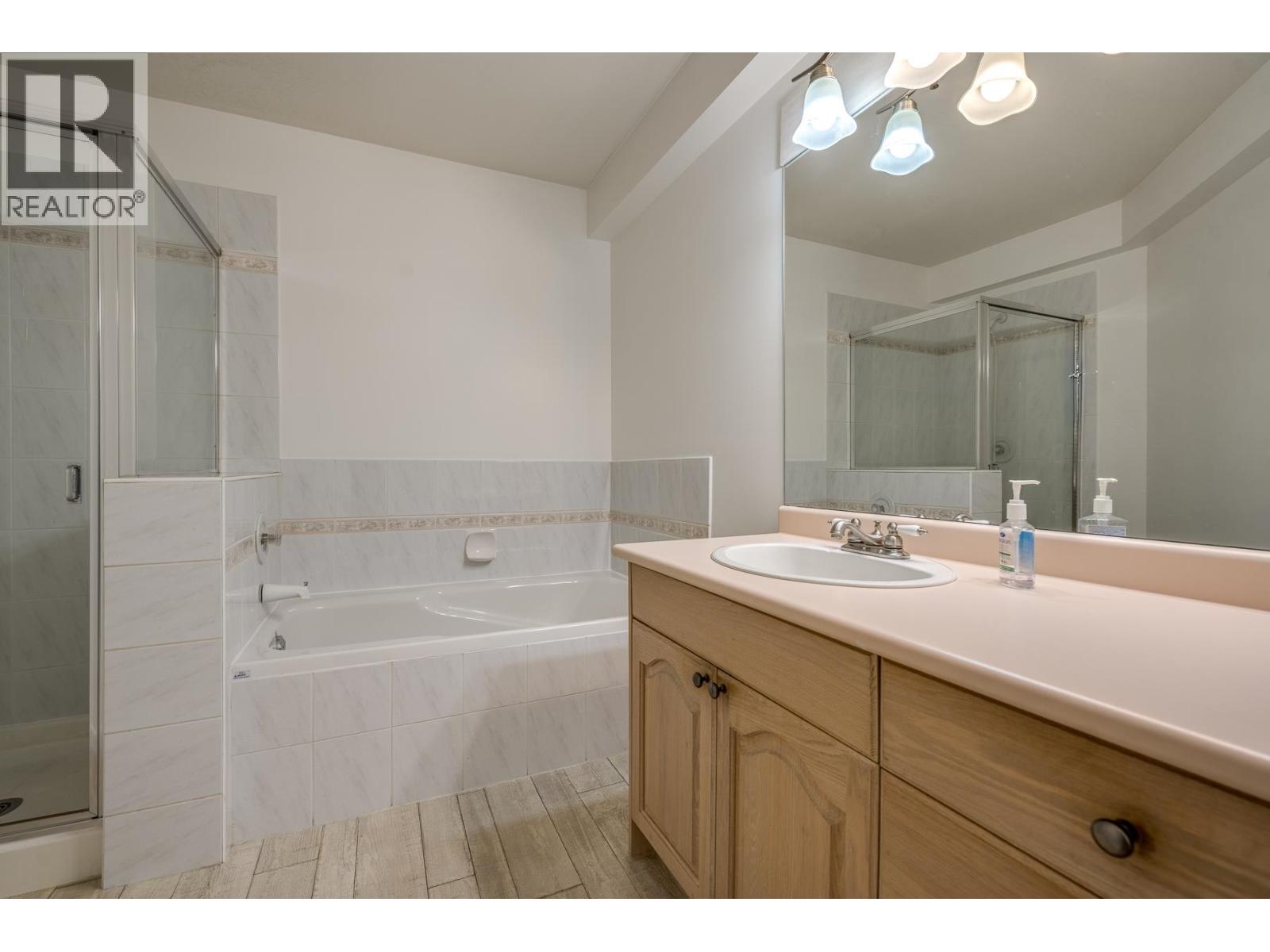 #204-1153 54A Street, Delta