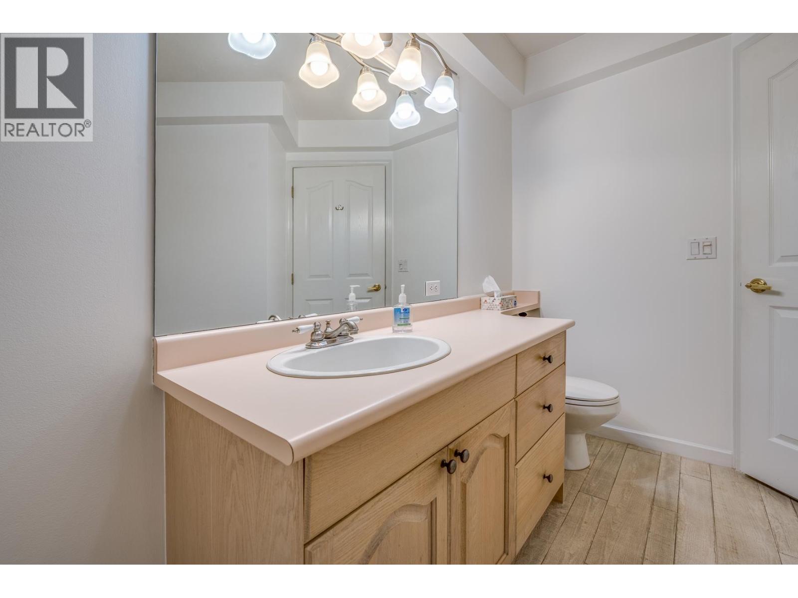 #204-1153 54A Street, Delta