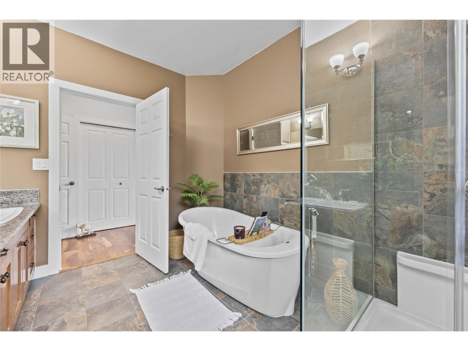 14 1581 20 Street Northeast, Salmon Arm