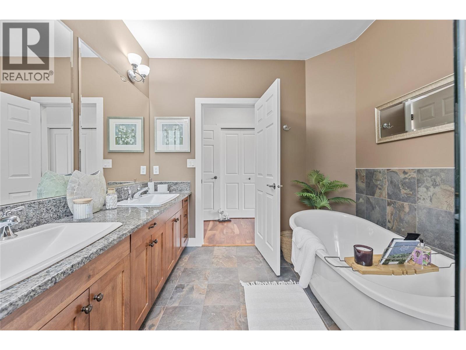 14 1581 20 Street Northeast, Salmon Arm