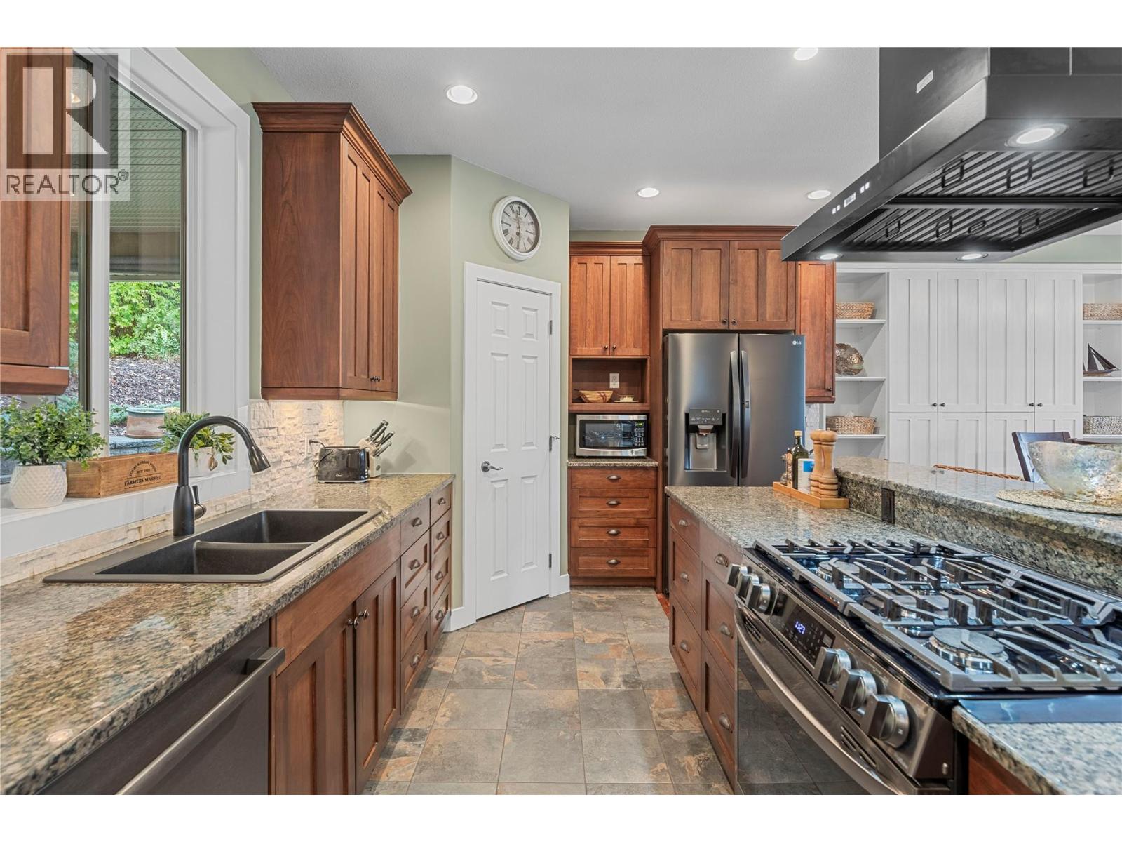 14 1581 20 Street Northeast, Salmon Arm