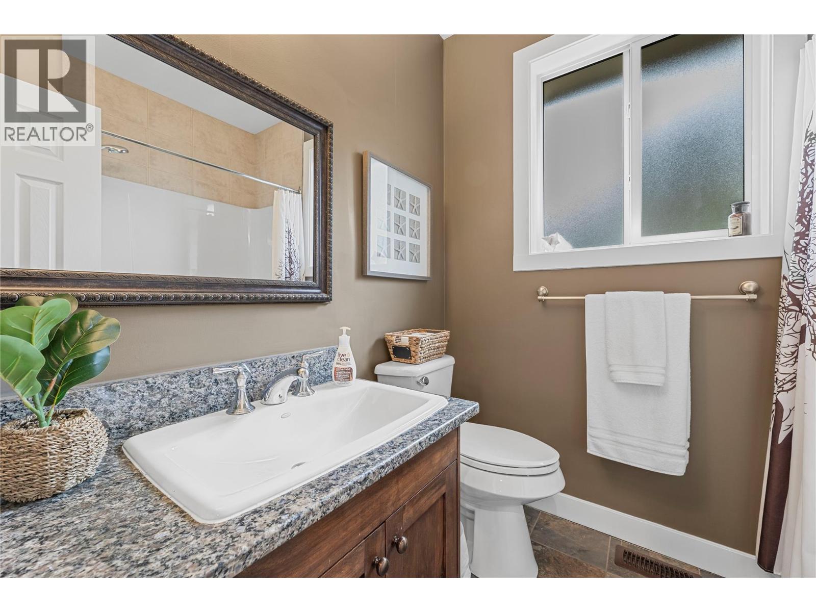 14 1581 20 Street Northeast, Salmon Arm