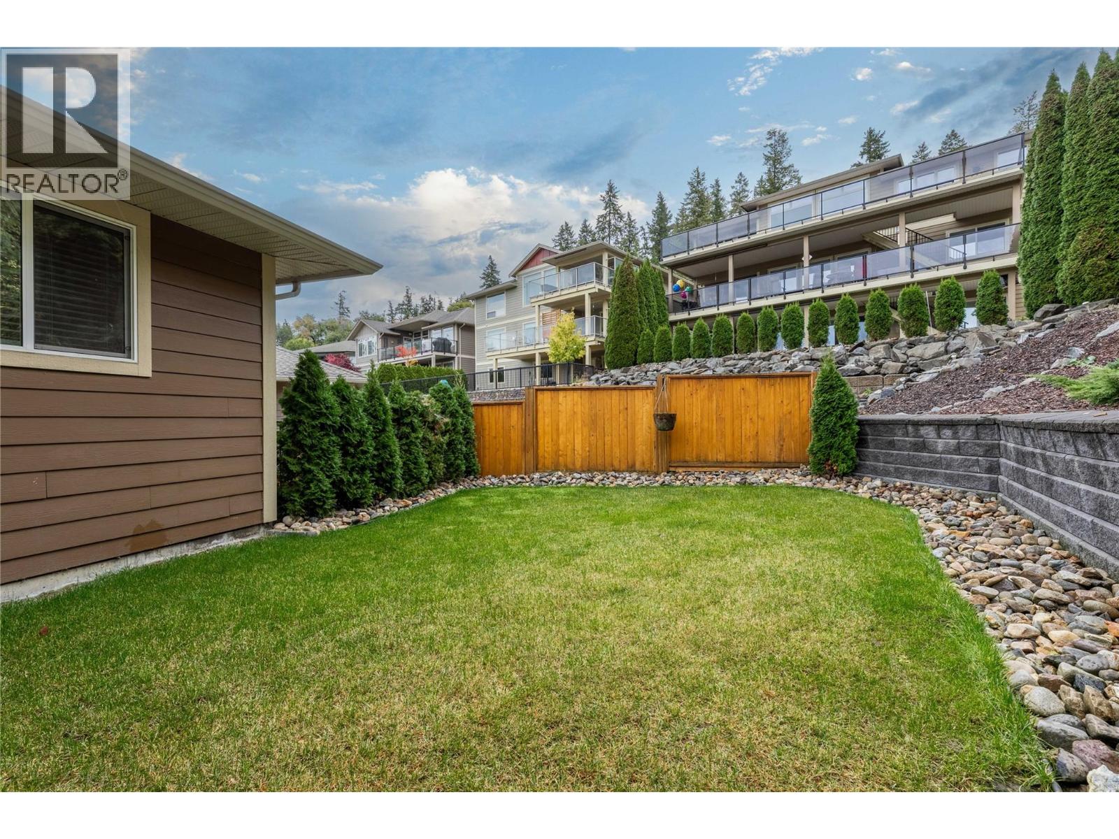 14 1581 20 Street Northeast, Salmon Arm