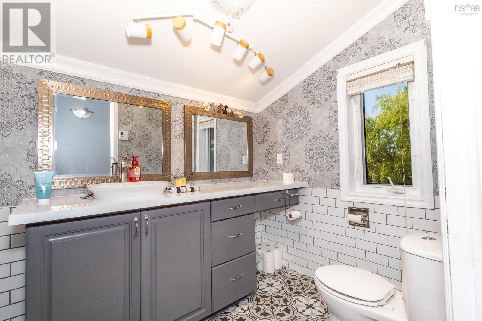 Property 27 of 40 of 56 Holic Avenue