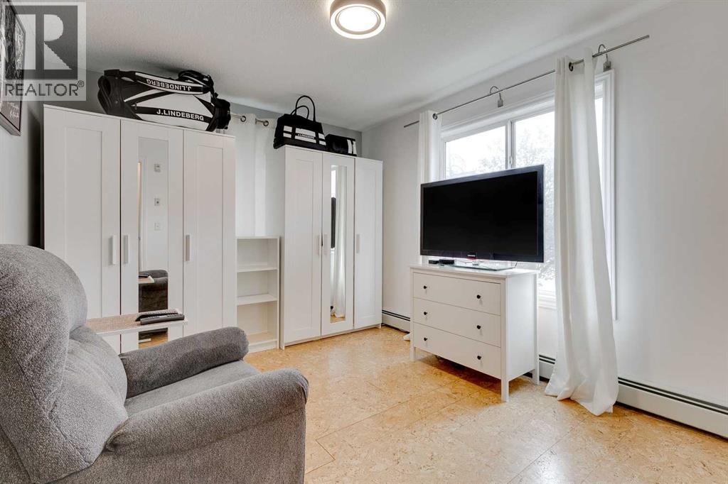 Single Family House for Sale in    Street SW Sunalta Calgary 