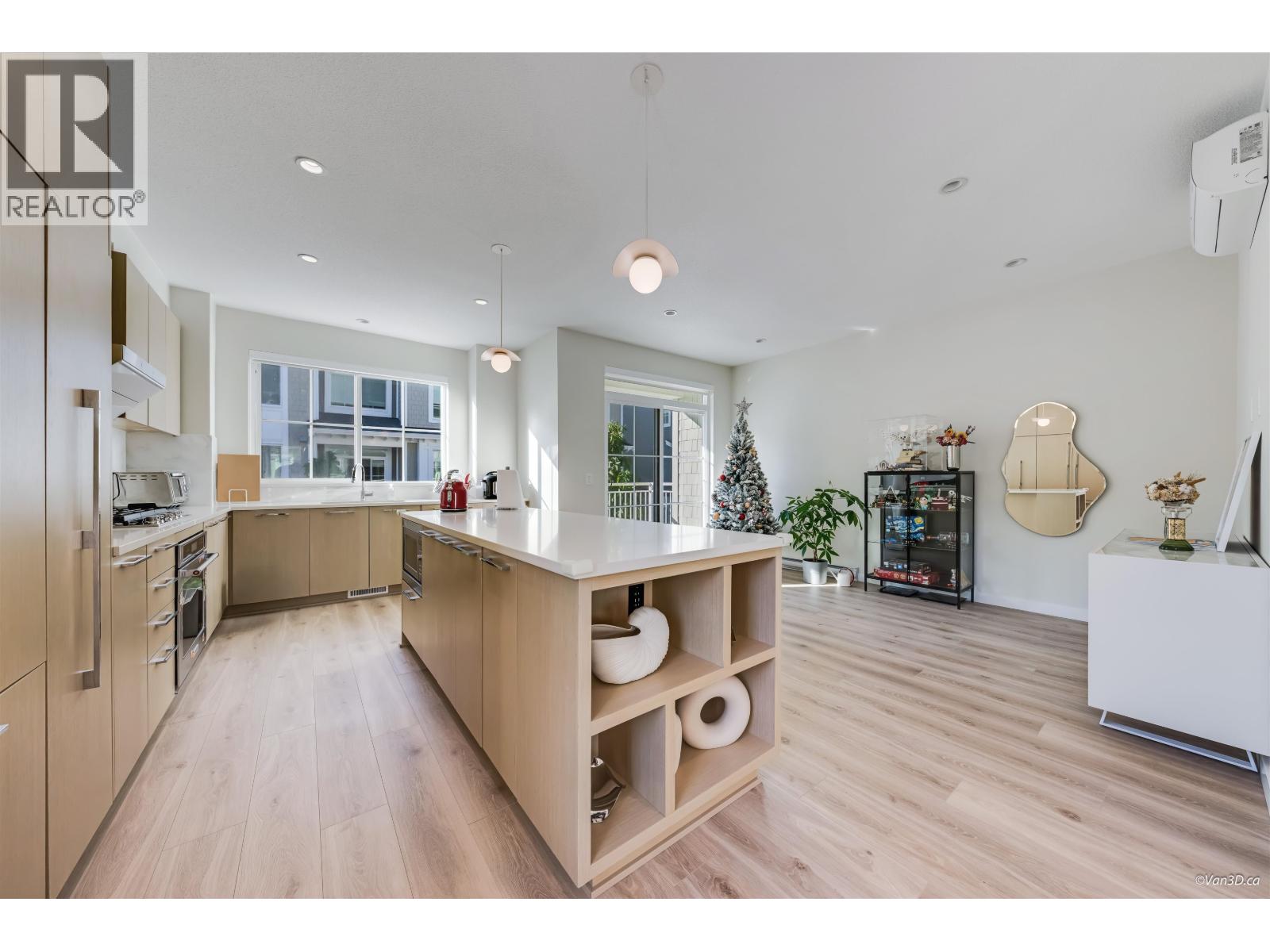 #16-5311 ADMIRAL Way, Delta