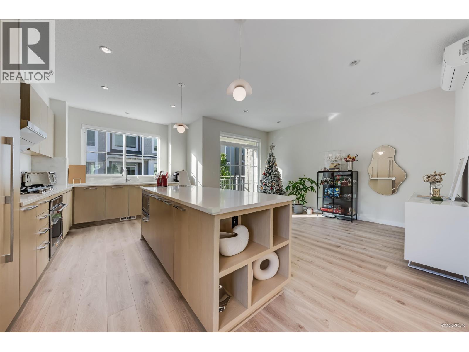 #16-5311 ADMIRAL Way, Delta