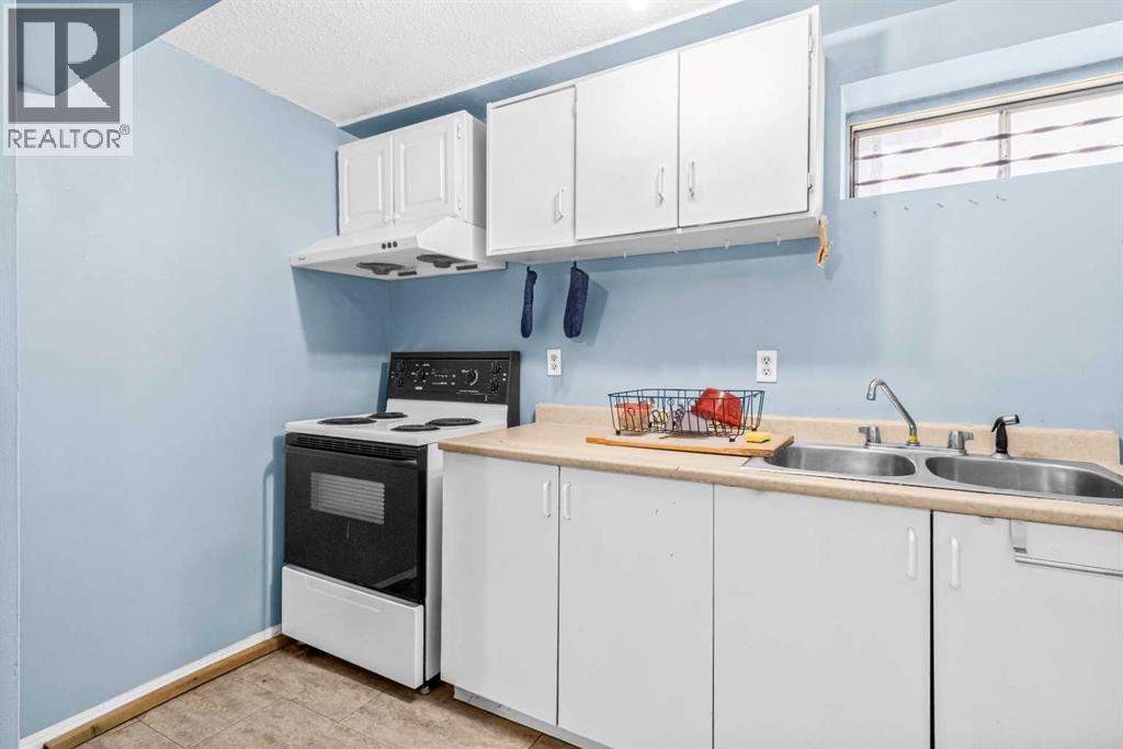 Single Family House Bi-level for Sale in  Penbrooke Drive SE Penbrooke Meadows Calgary 