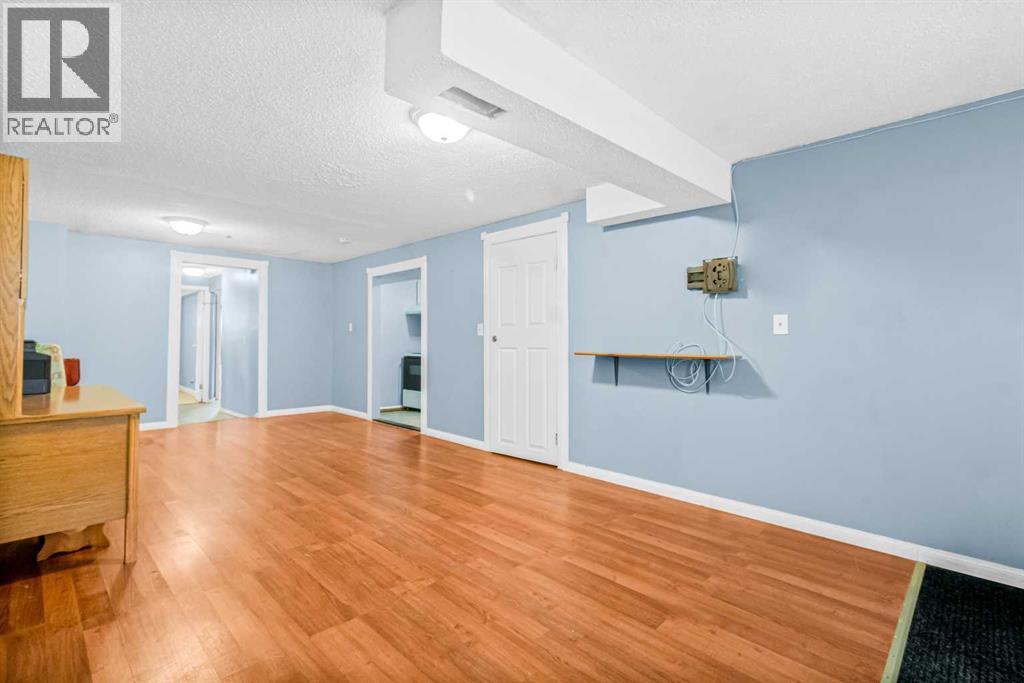 Single Family House Bi-level for Sale in  Penbrooke Drive SE Penbrooke Meadows Calgary 