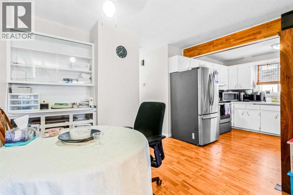 Single Family House Bi-level for Sale in  Penbrooke Drive SE Penbrooke Meadows Calgary 