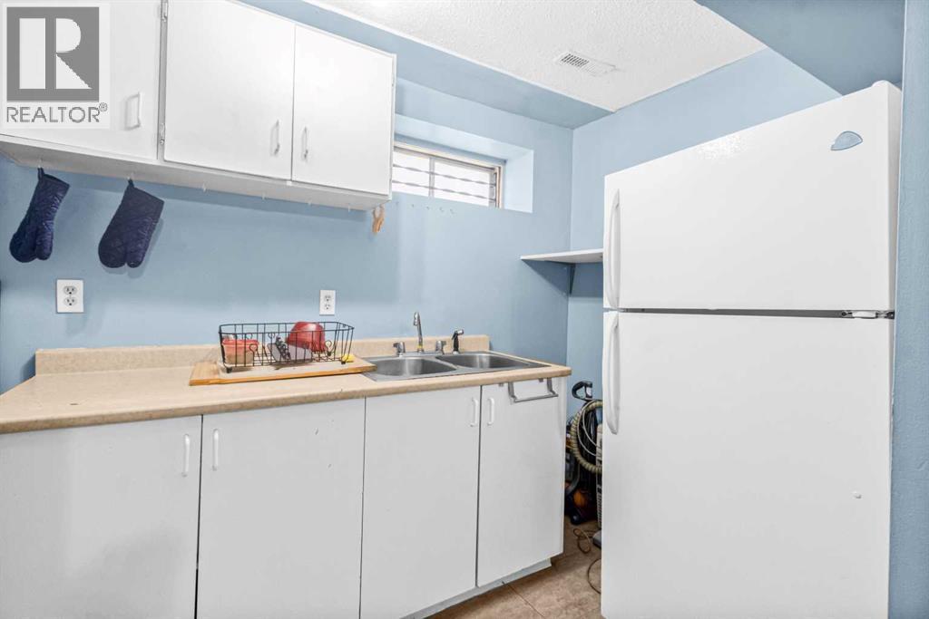 Single Family House Bi-level for Sale in  Penbrooke Drive SE Penbrooke Meadows Calgary 