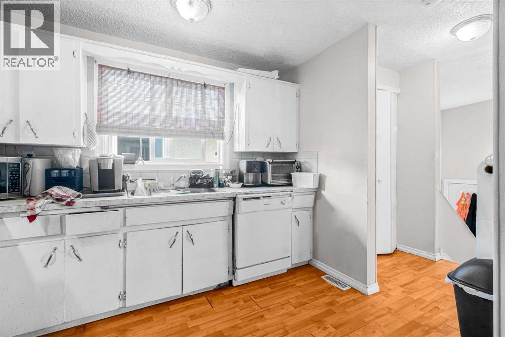 Single Family House Bi-level for Sale in  Penbrooke Drive SE Penbrooke Meadows Calgary 