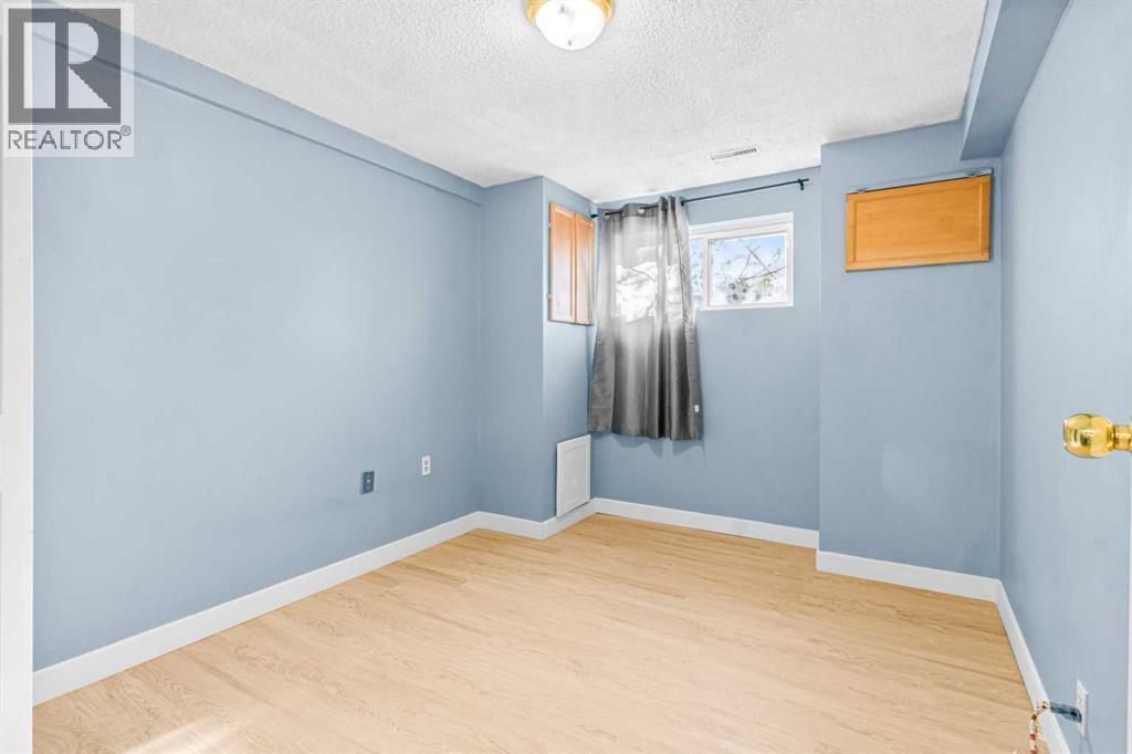 Single Family House Bi-level for Sale in  Penbrooke Drive SE Penbrooke Meadows Calgary 