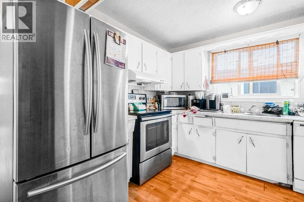 Single Family House Bi-level for Sale in  Penbrooke Drive SE Penbrooke Meadows Calgary 