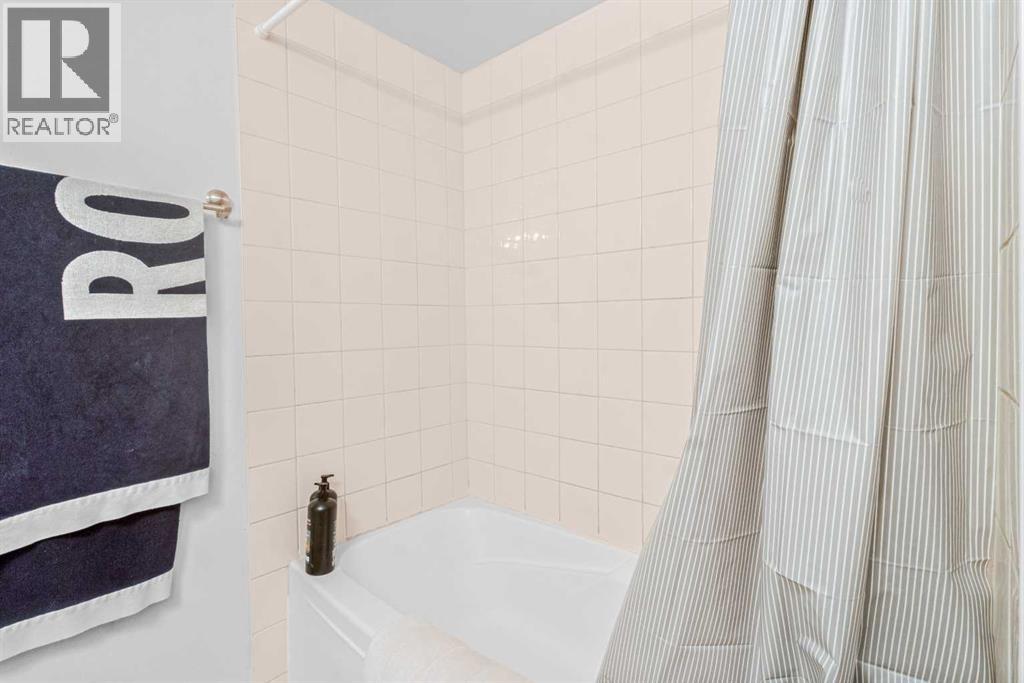 Single Family House Bi-level for Sale in  Penbrooke Drive SE Penbrooke Meadows Calgary 