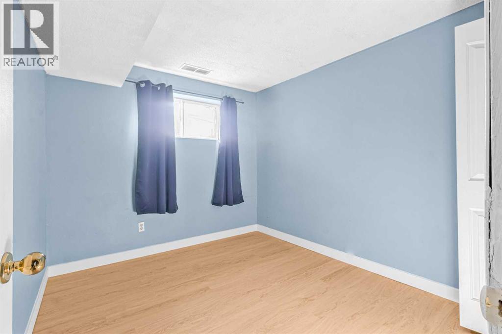 Single Family House Bi-level for Sale in  Penbrooke Drive SE Penbrooke Meadows Calgary 