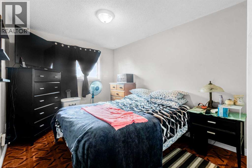 Single Family House Bi-level for Sale in  Penbrooke Drive SE Penbrooke Meadows Calgary 