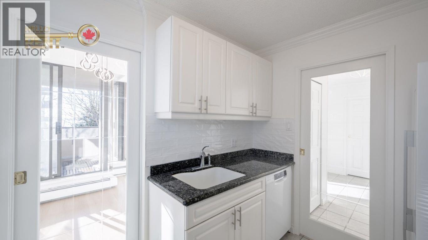 302 1737 DUCHESS AVENUE, West Vancouver