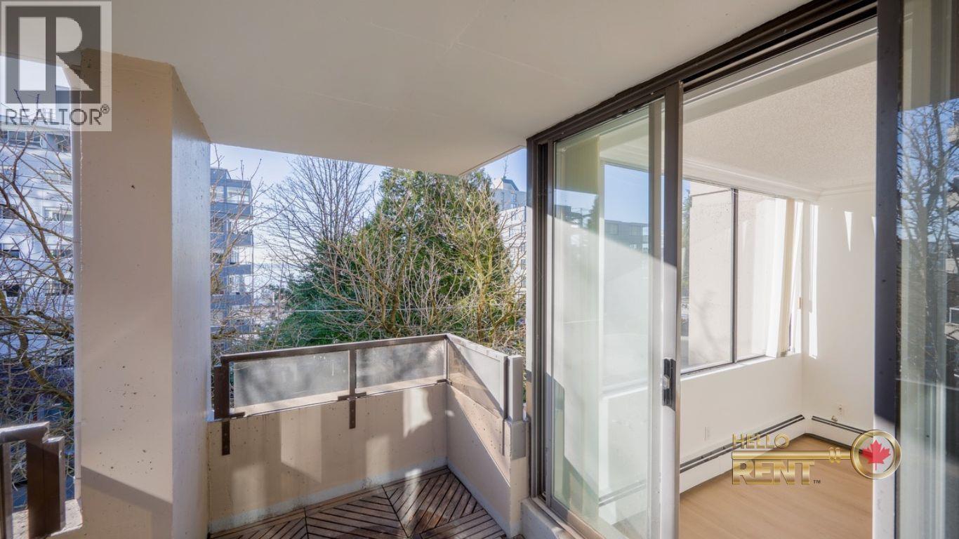 302 1737 DUCHESS AVENUE, West Vancouver