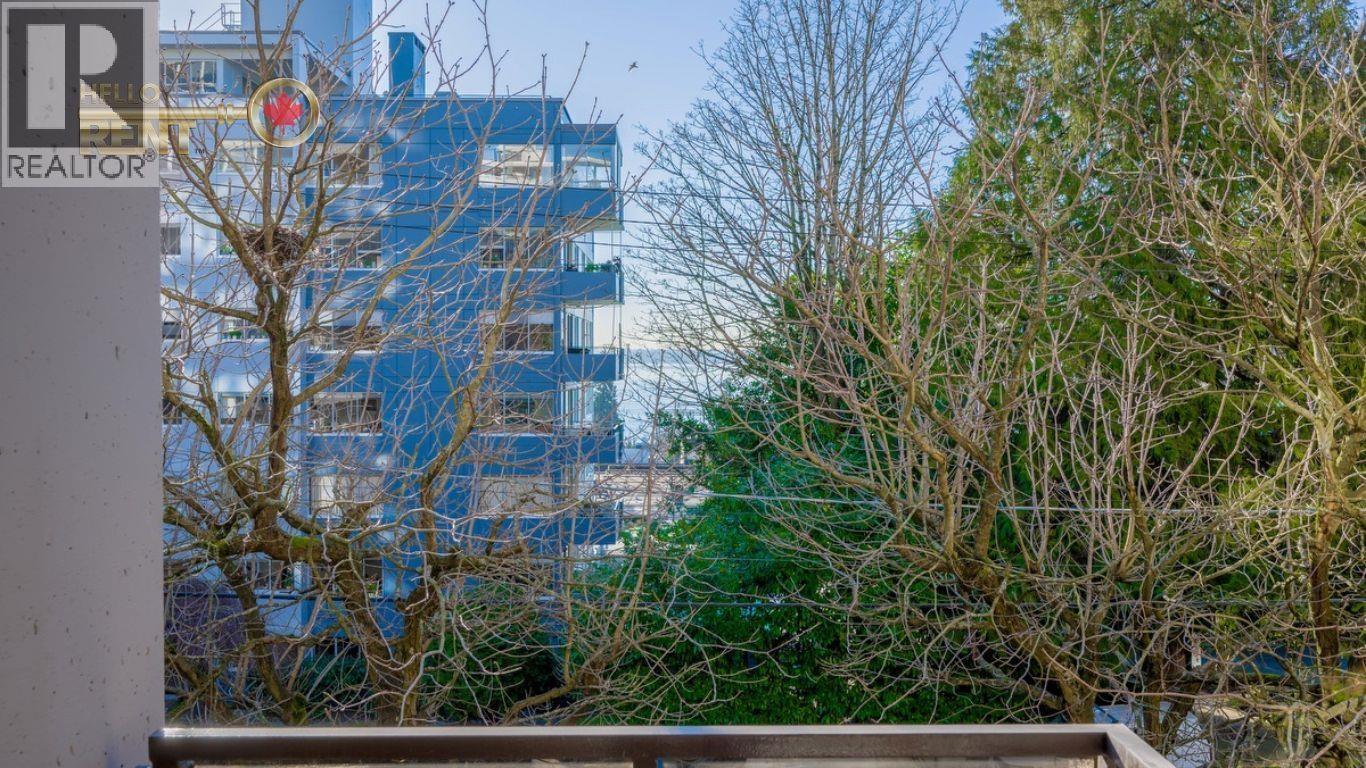 302 1737 DUCHESS AVENUE, West Vancouver