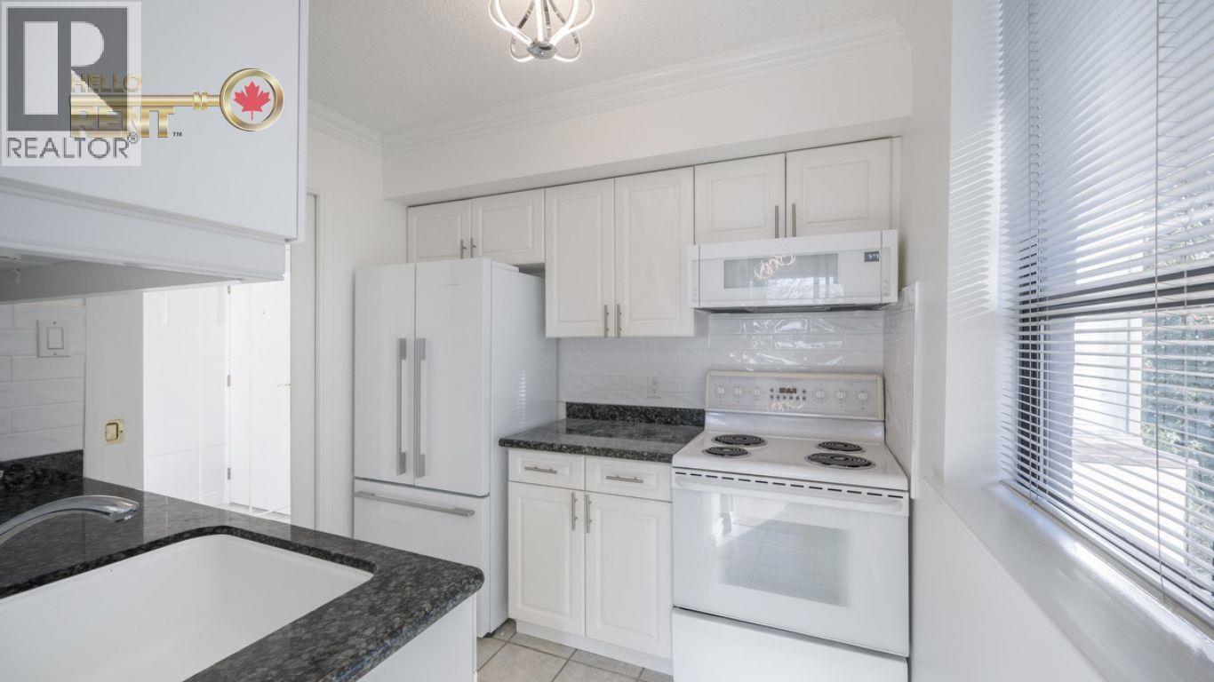 302 1737 DUCHESS AVENUE, West Vancouver