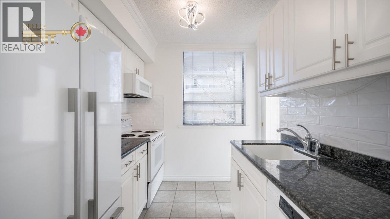 302 1737 DUCHESS AVENUE, West Vancouver