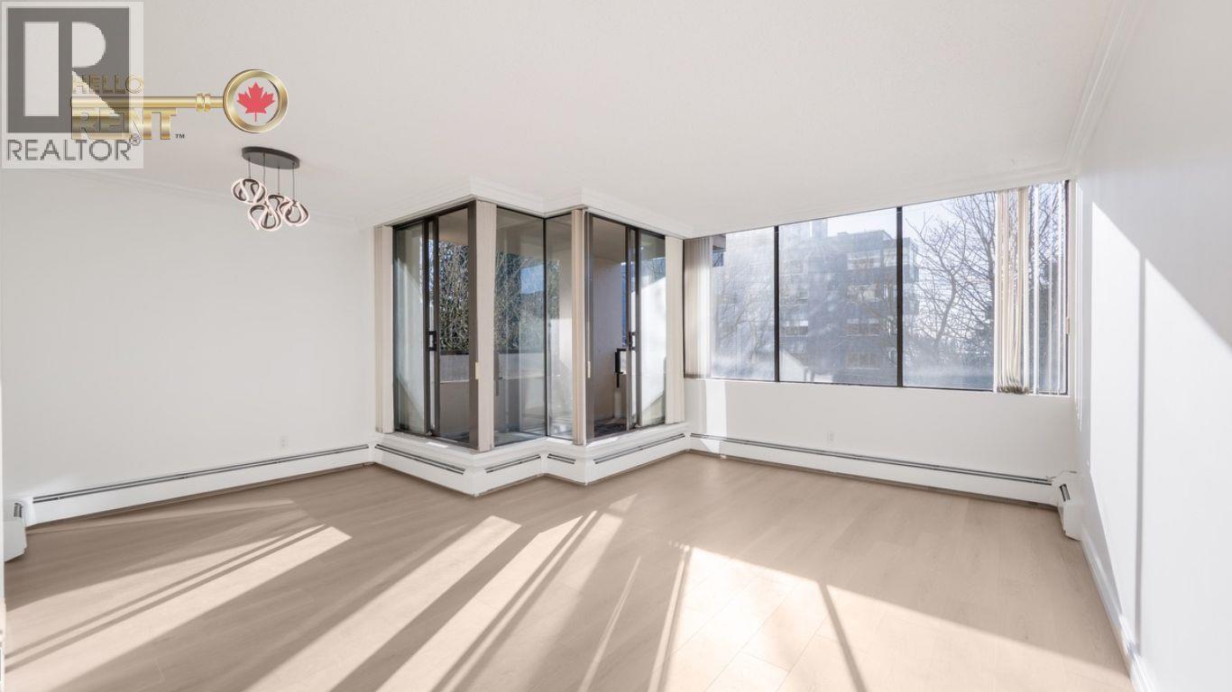 302 1737 DUCHESS AVENUE, West Vancouver