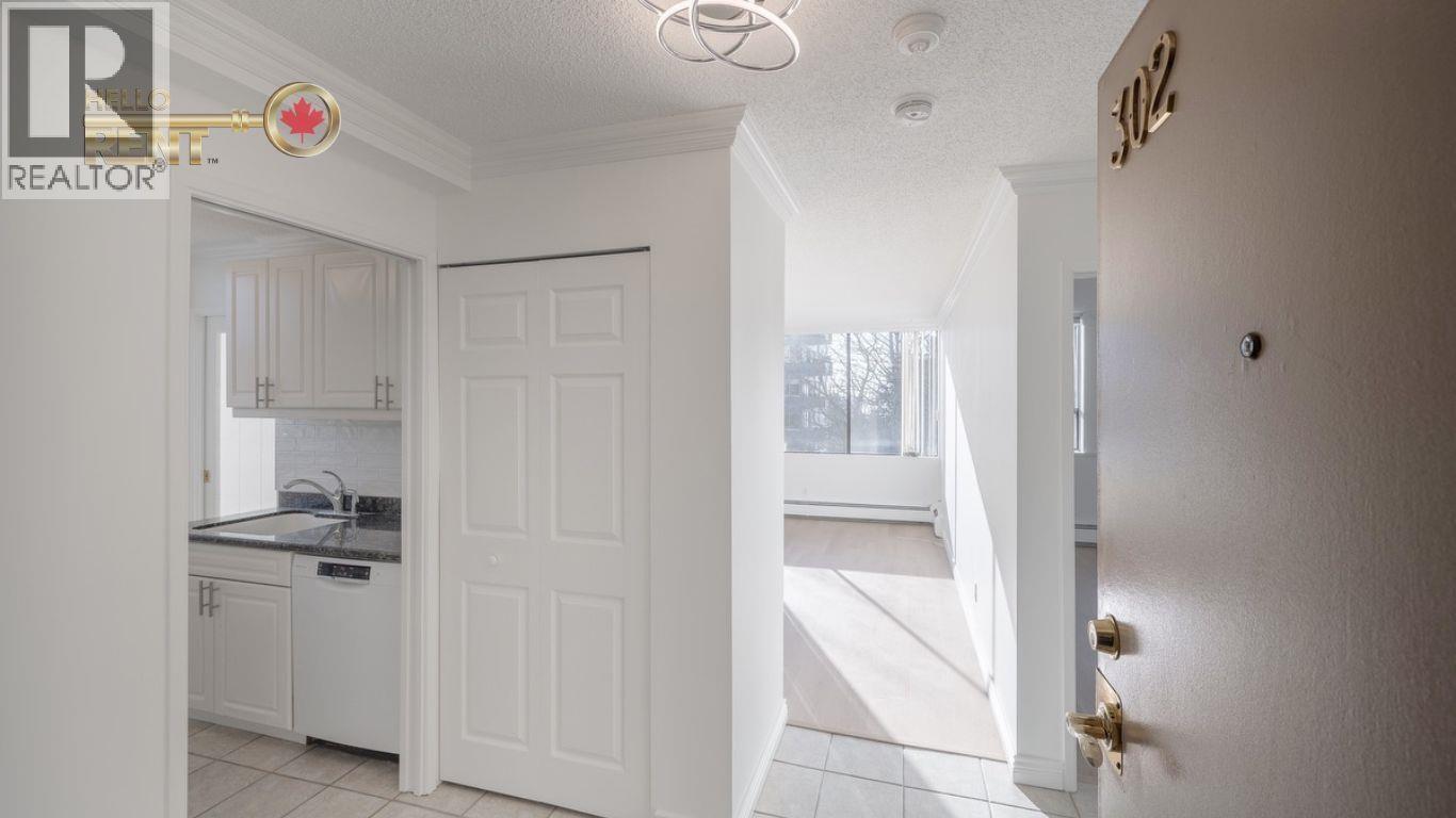 302 1737 DUCHESS AVENUE, West Vancouver