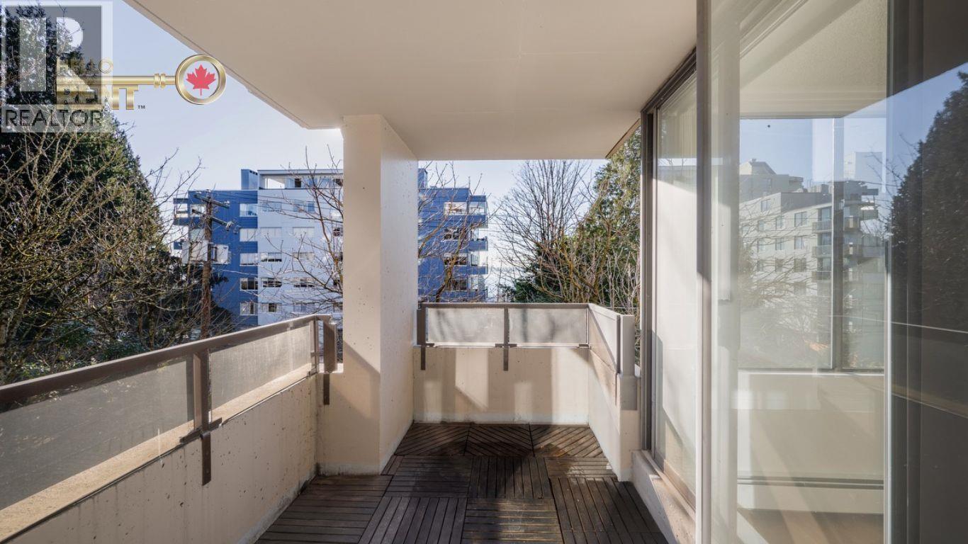302 1737 DUCHESS AVENUE, West Vancouver
