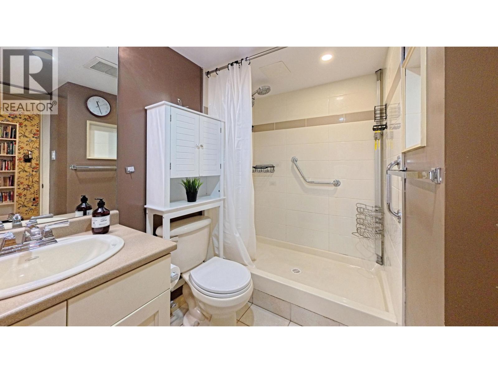 1218 235 KEITH ROAD, West Vancouver