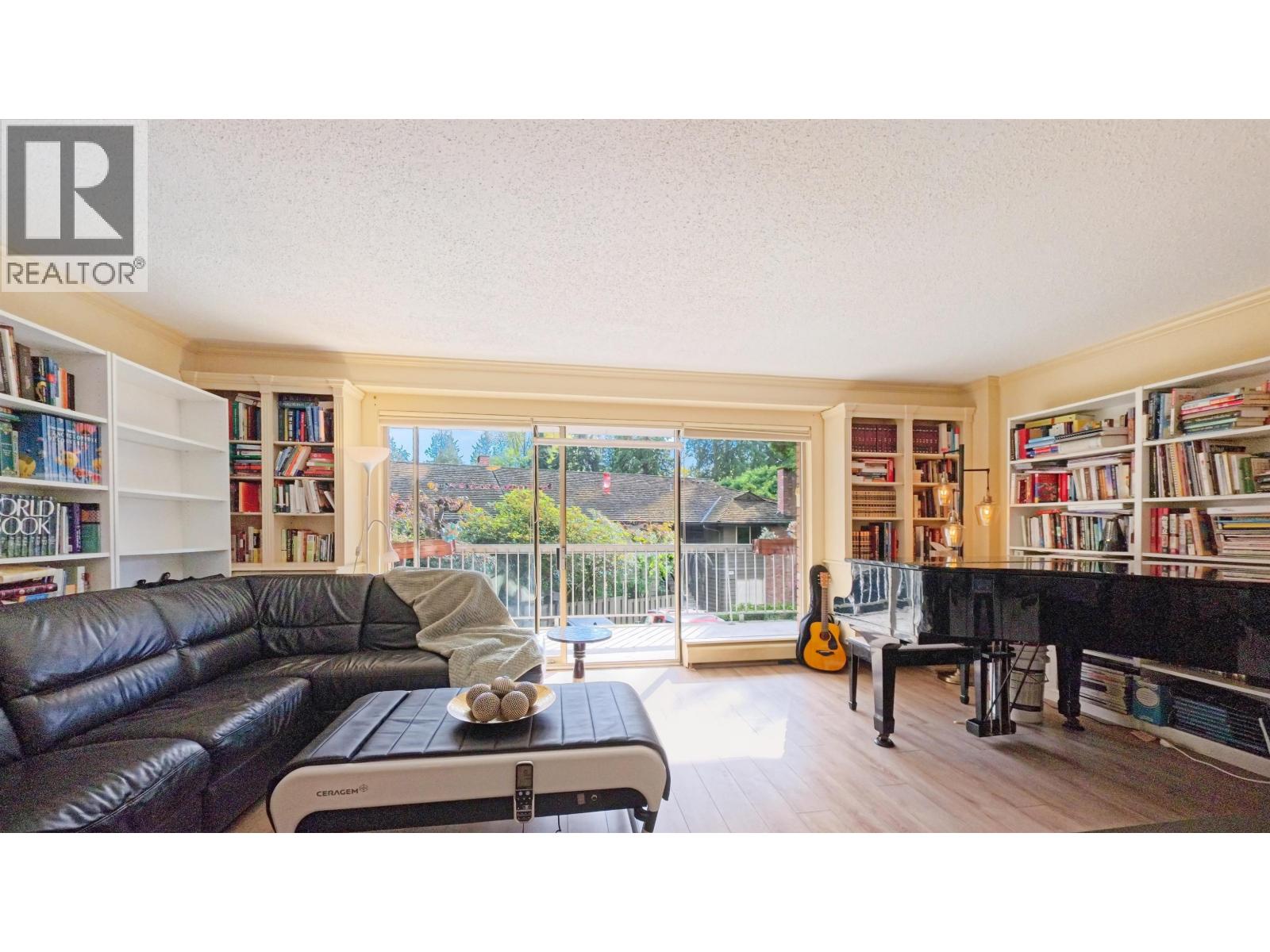 1218 235 KEITH ROAD, West Vancouver