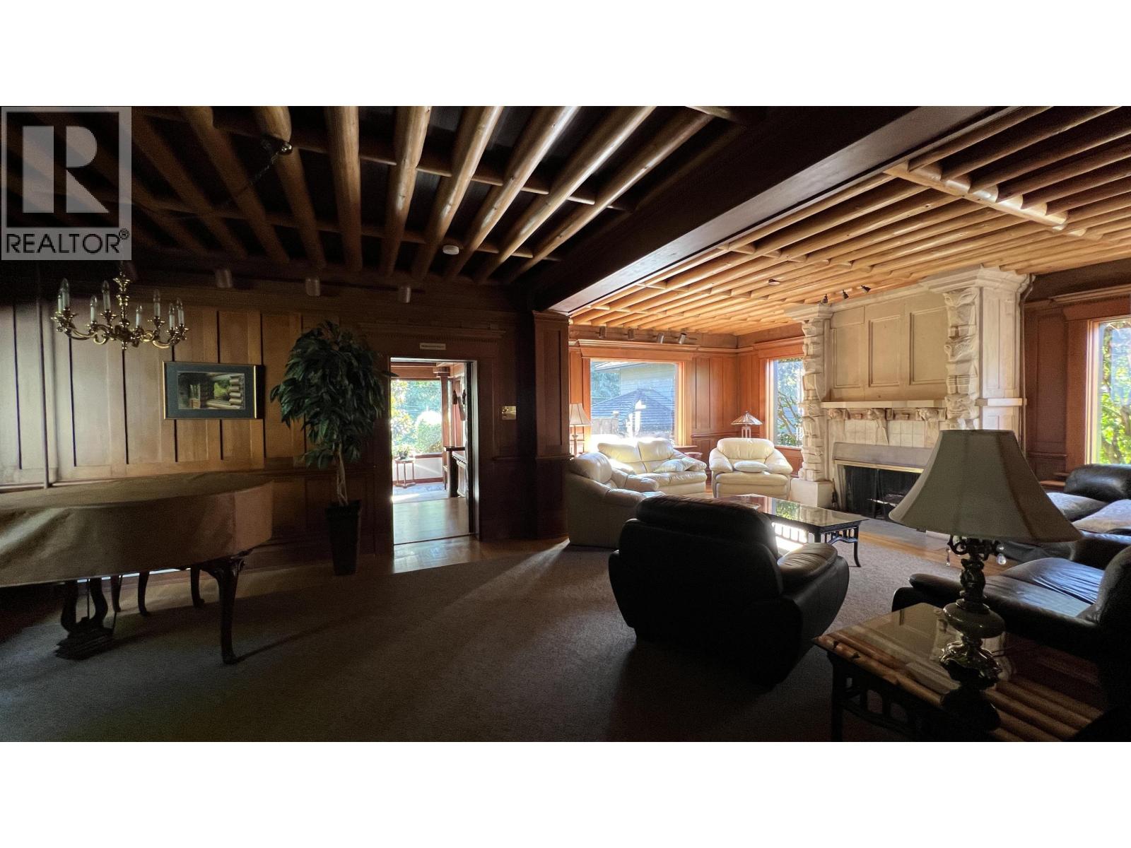 1218 235 KEITH ROAD, West Vancouver