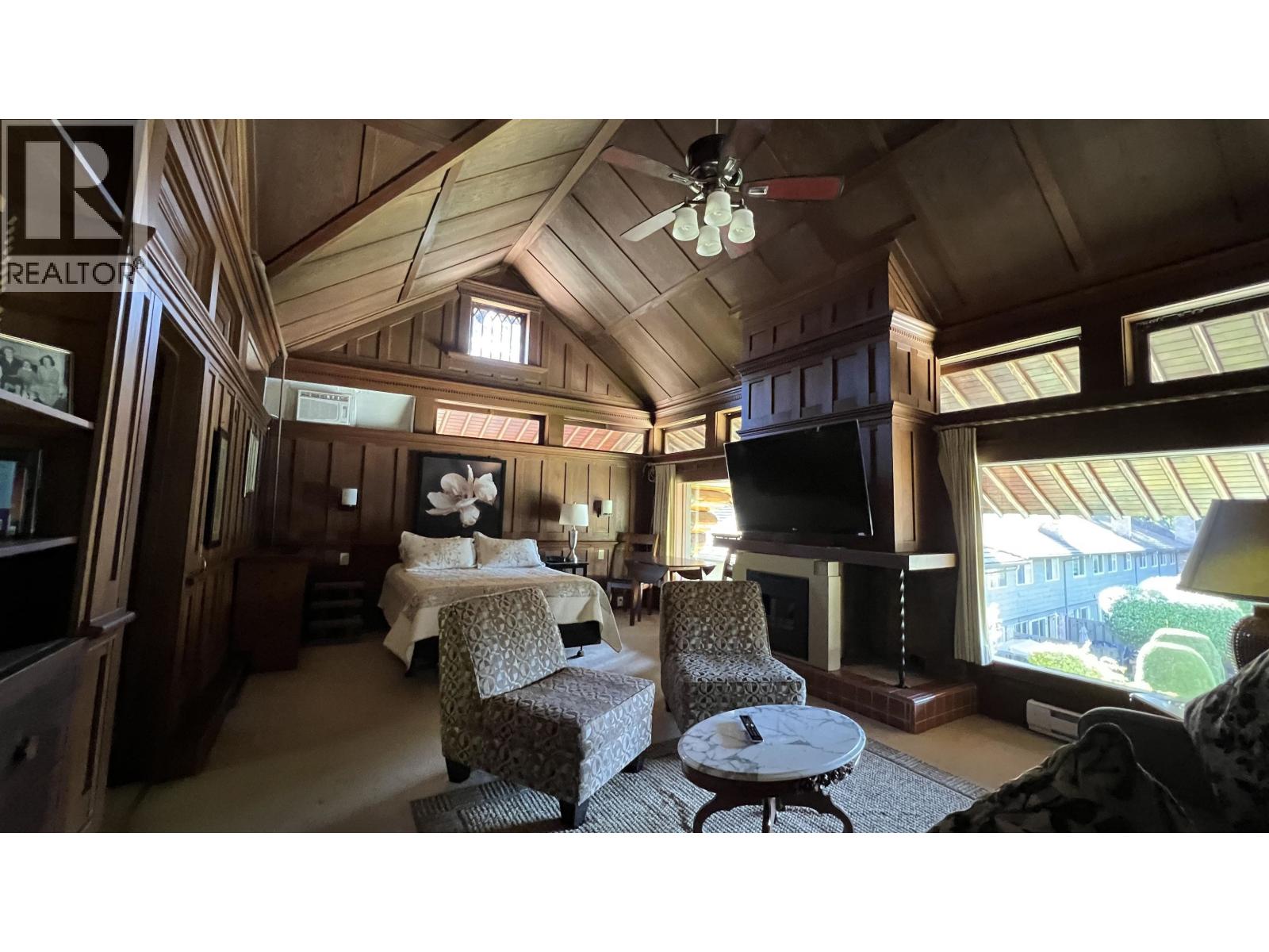 1218 235 KEITH ROAD, West Vancouver