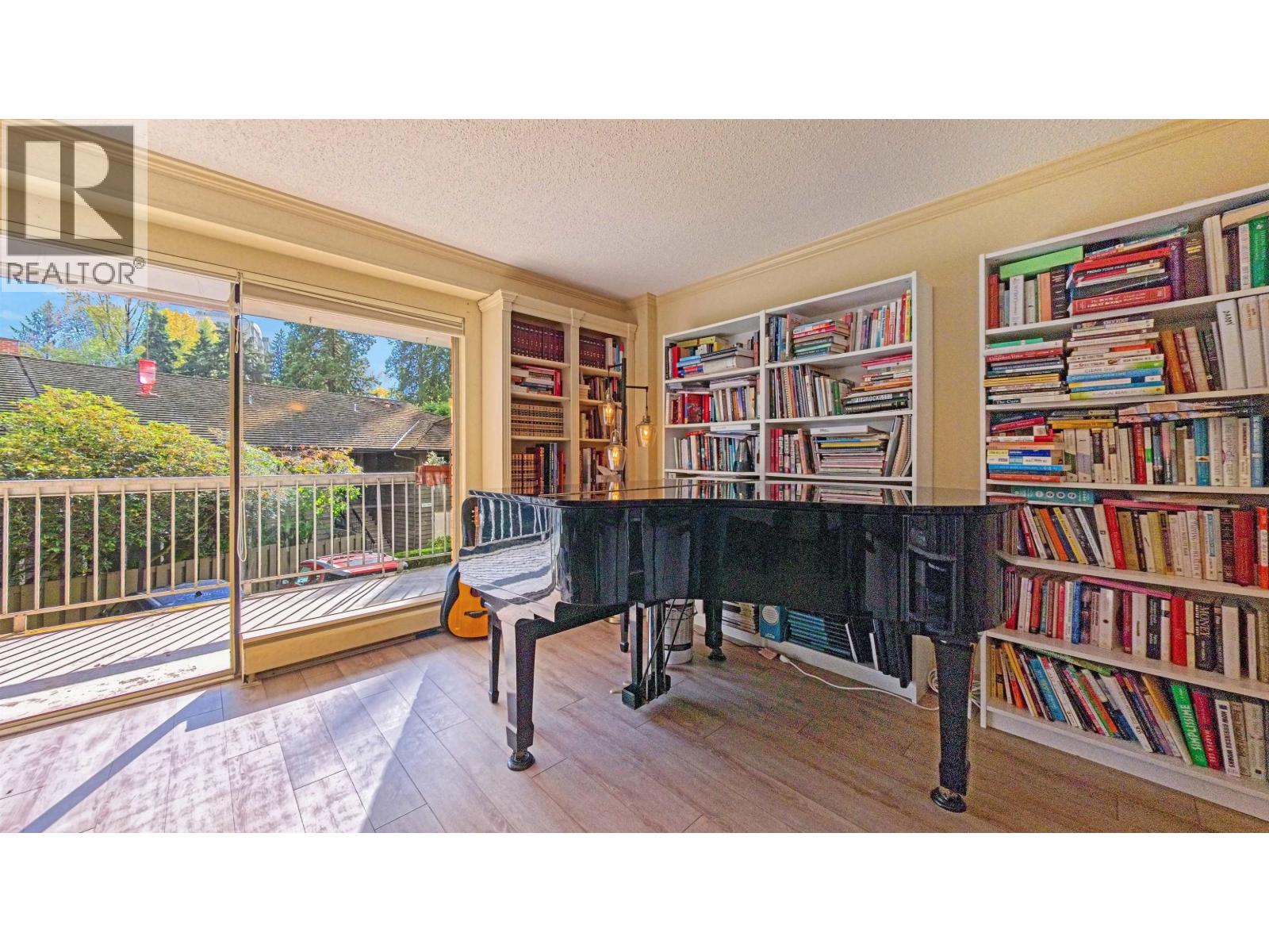 1218 235 KEITH ROAD, West Vancouver