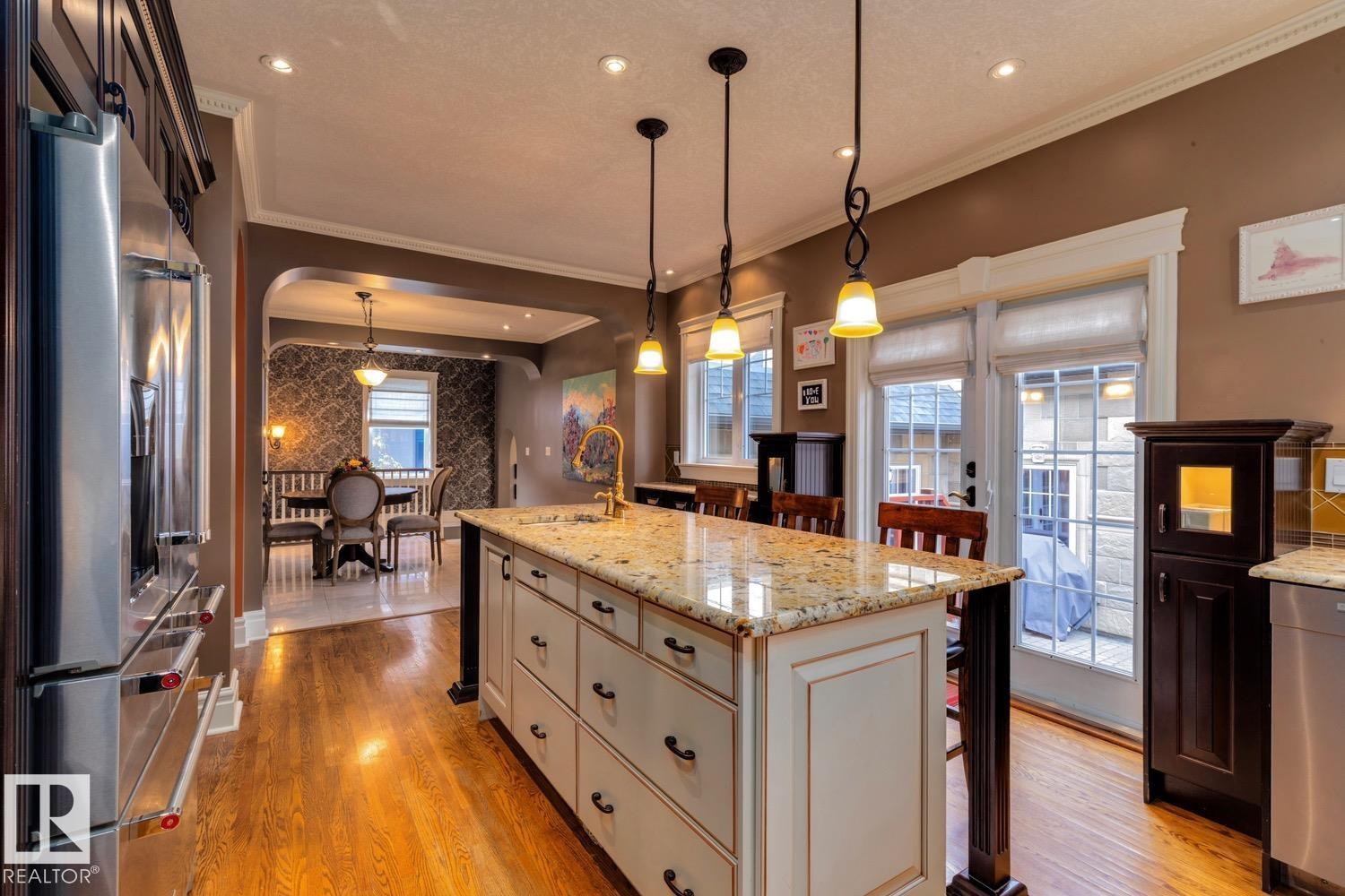 6306 111 AV NW NW, Edmonton