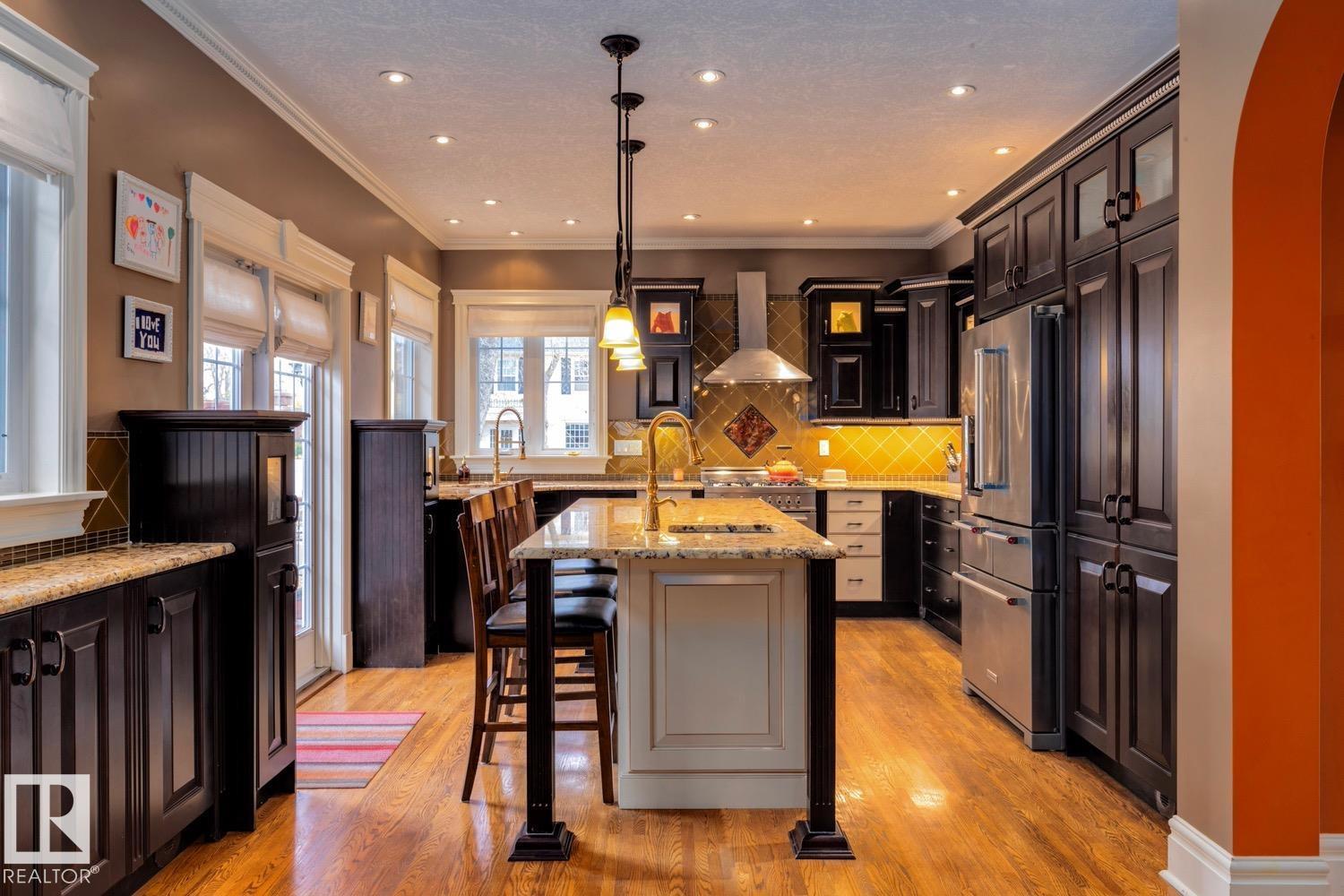 6306 111 AV NW NW, Edmonton