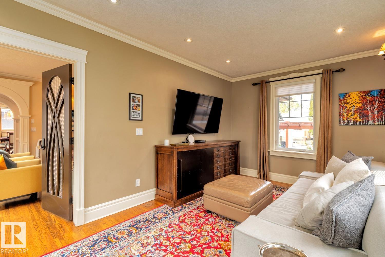 6306 111 AV NW NW, Edmonton