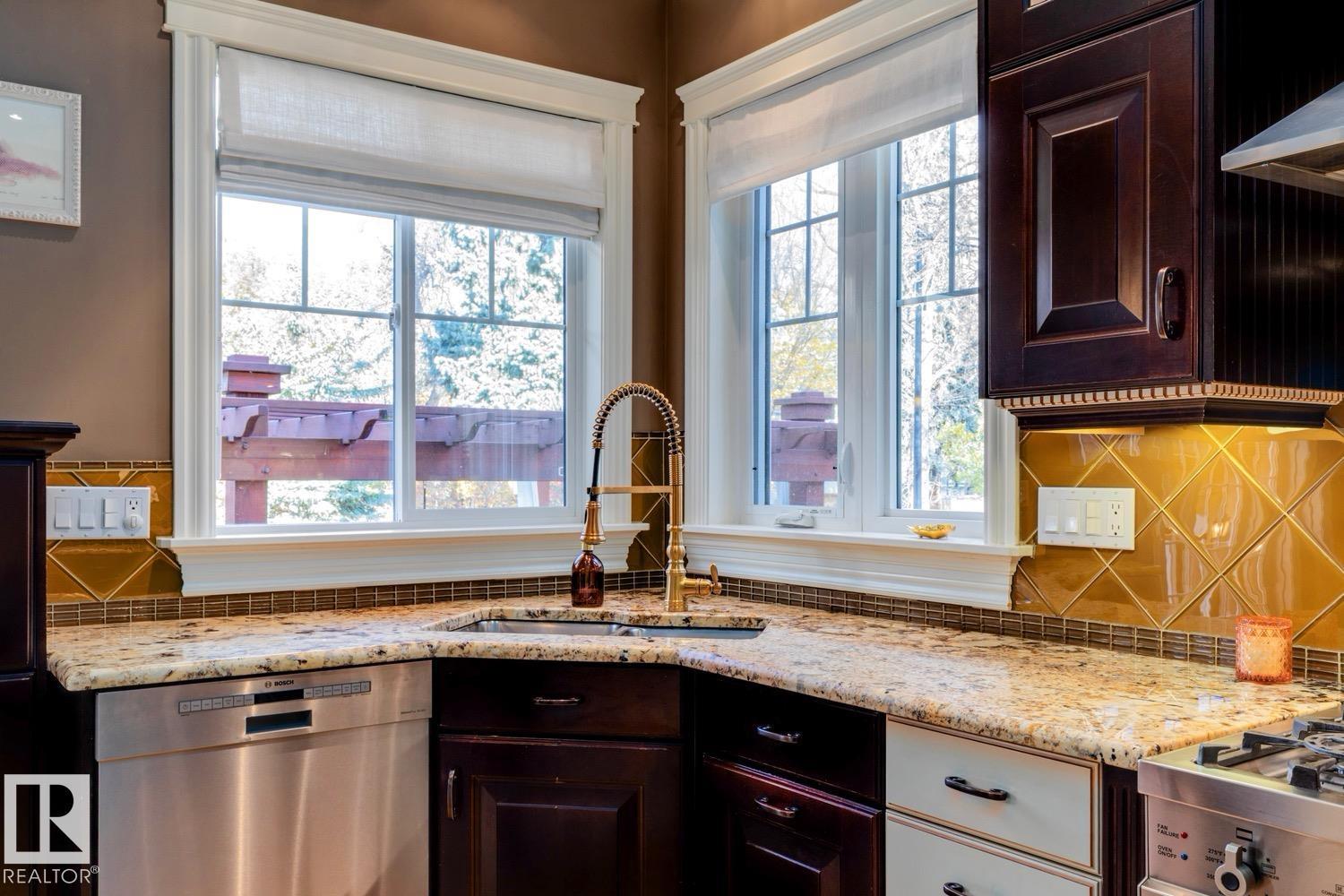 6306 111 AV NW NW, Edmonton