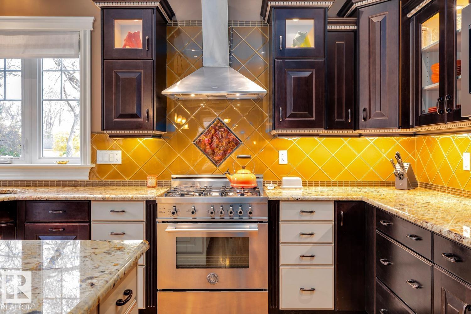 6306 111 AV NW NW, Edmonton