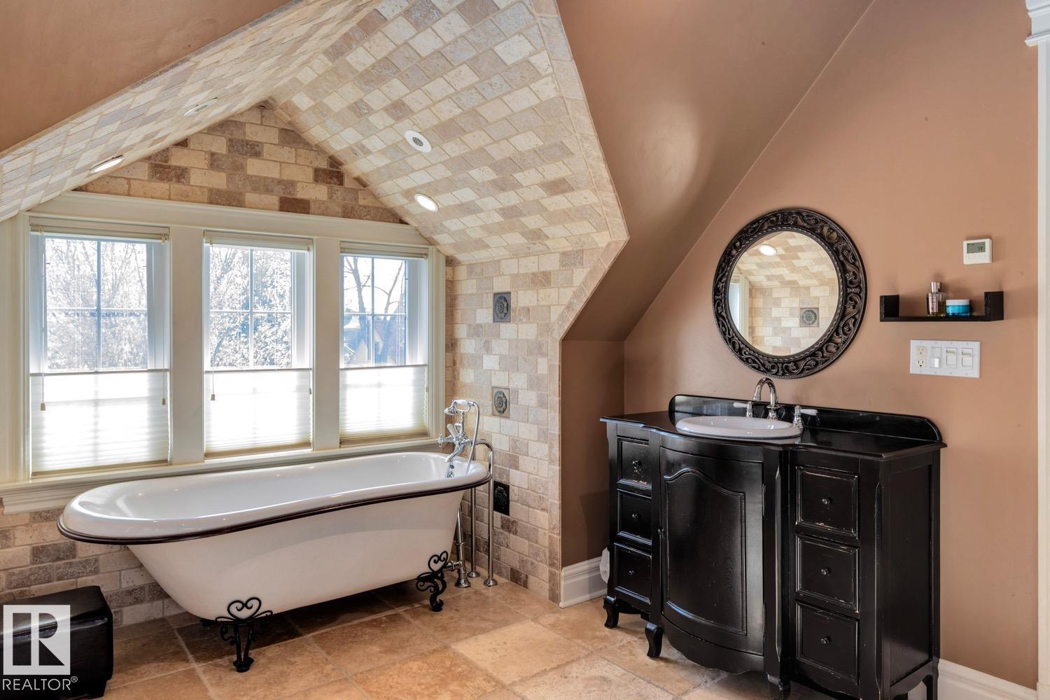 6306 111 AV NW NW, Edmonton