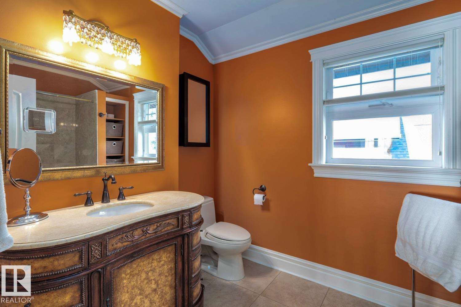 6306 111 AV NW NW, Edmonton