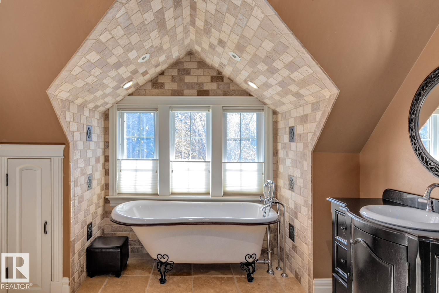 6306 111 AV NW NW, Edmonton