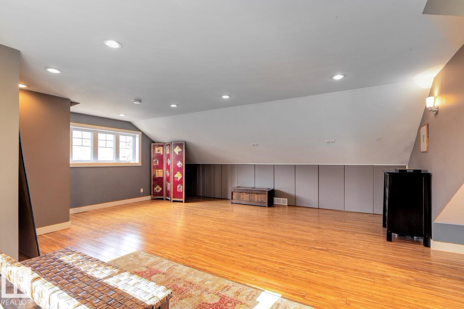 6306 111 AV NW NW, Edmonton