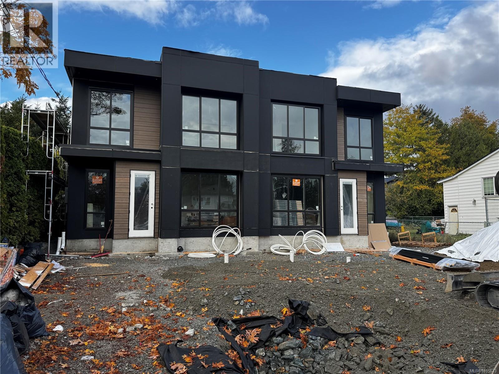1 588 Whiteside Street, Saanich