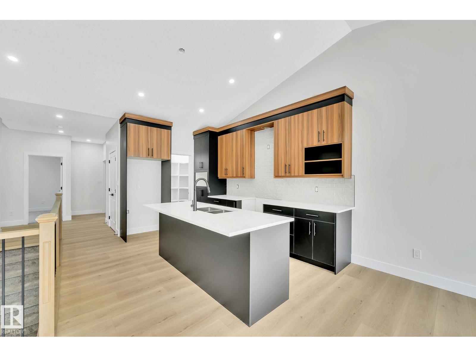 #24 104 ALLARD LI SW, Edmonton